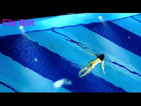 ❤️ Não consigo parar de ver, jovem loira apanhada a nadar nua na piscina da estância balnear ELLA BOLT ❤❌ Porno vídeo em pt.teatroporno.ru ️❤