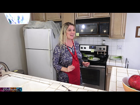❤️ A madrasta a ordenhá-lo na cozinha antes do seu encontro ❤❌ Porno vídeo em pt.teatroporno.ru ️❤