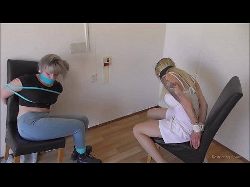 ❤️ Viciado / amarrado e amordaçado / donzela em apuros ❤❌ Porno vídeo em pt.teatroporno.ru ️❤