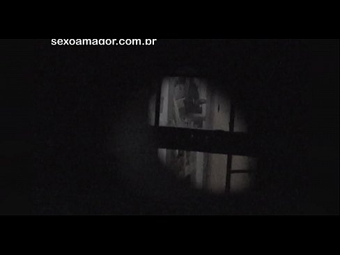 ❤️ Lourinho é filmado secretamente por um voyeur de bairro escondido atrás de tijolos ocos ❤❌ Porno vídeo em pt.teatroporno.ru ️❤