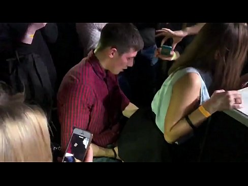 ❤️ Sexo real numa discoteca russa. Rapariga russa de 18 anos no ânus e vagina fodida numa discoteca ❤❌ Porno vídeo em pt.teatroporno.ru ️❤