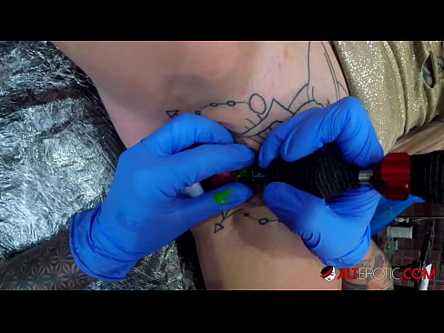 ❤️ Extremamente tatuada, a brasa Sully Savage fez uma tatuagem no seu clítoris ❤❌ Porno vídeo em pt.teatroporno.ru ️❤